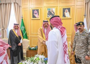 سمو أمير منطقة حائل يستقبل المهنئين من منسوبي الإمارة ‏