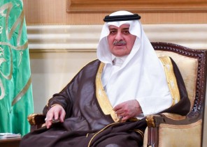 أمير تبوك يستقبل المواطنين في اللقاء الأسبوعي