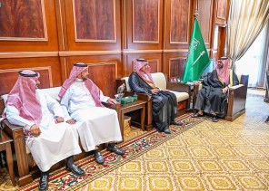 سمو نائب أمير منطقة حائل يستقبل مؤسسي جائزة ” تمرا ” وأمينها