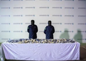 جمرك مطار الملك عبدالعزيز يُحبط محاولة تهريب أكثر من 170 ألف حبة كبتاجون مُخبأة في إرسالية “نحل”