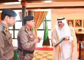 أمير تبوك يتسلم التقرير السنوي لمرور المنطقة