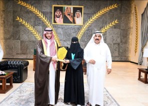 سمو محافظ الطائف يكرم أخصائية مجمع إرادة والصحة النفسية عبير مطر الحارثي
