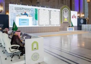 لجنة تحكيم التصفيات النهائية لمسابقة الملك عبد العزيز الدولية تستمع لتلاوات (24) متسابقًا في اليوم الخامس