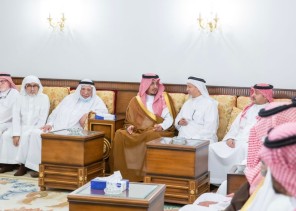 نائب أمير الشرقية يقدم التعازي لعائلة القحطاني
