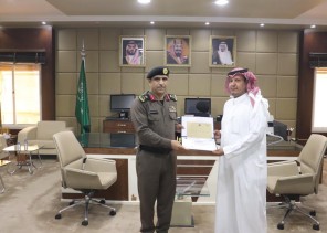 مدير شرطة منطقة القصيم يكرم الرقيب أول جمال الرشيدي نظير جهوده وتميزه في عمله ومهامه الأمنية