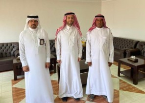 حظى بإلتفاته مهمة وإنسانية .. محافظ النبهانية يستقبل والد الطفل جبريل المظيبري الذي يرقد في مستشفى النبهانية العام