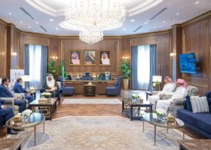 أمير منطقة الحدود الشمالية يستقبل السفير اليمني لدى المملكة