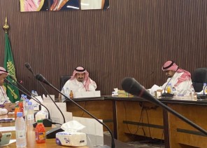 محافظ بيش يترأس جلسة المجلس المحلي في دورته الثانية للعام ٢٠٢٣م