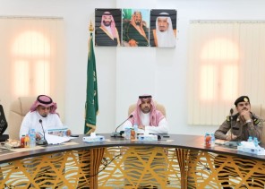 بحضور أعضاء اللجنة من الأجهزة الأمنية والخدمية .. محافظ صبيا يرأس اجتماع لجنة السلامة المرورية