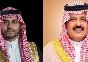 أمير حائل‬⁩ ونائبه‬⁩ يعزيان أسرة (الشهيل) في وفاة فقيدهم