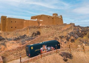 “باص حرفي ” يشهر فعالياته في قلعة اعيرف التاريخية في حائل