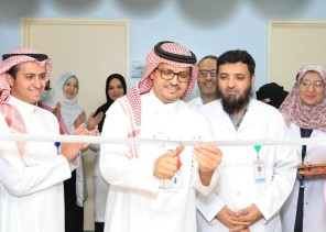 تدشين وحدة العناية المركزة للأطفال في مستشفى الإيمان العام