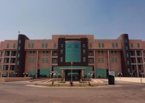 فريق طبي بمستشفى الولادة بتبوك يتمكن من انقاذ حياة مريضة تعاني من وجود حمل غير صحي