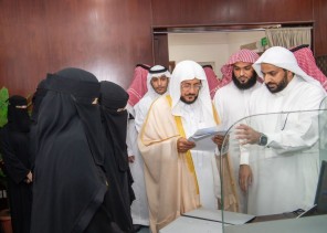 وزير الشؤون الإسلامية يتفقد مقر إدارة المساجد بمحافظة جدة