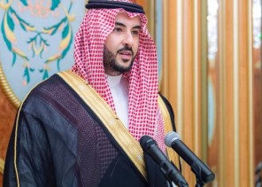 بتوجيه من سمو ولي العهد .. سمو وزير الدفاع يلتقي رئيس الوزراء البريطاني