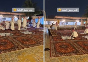 جمعوا المشروبات للاتجاه داخل المبنى .. شاهد: مياه الأمطار تداهم مواطنين أثناء العشاء في إحدى المناسبات