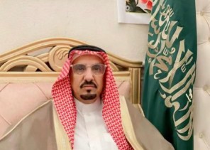 الشيخ “نشمي بن سعود بن سمرة” يهنئ العمدة “عبدالله بن دحيم بن هون الذيابي” بمناسبة تكريمه من قبيلة بني رشيد ونجاح الحفل بالمدينة