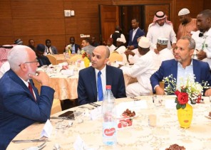 سفير المملكة في غينيا الدكتور “فهاد بن عيد الرشيدي” يقيم مأدبة عشاء على شرف إمام الحرم المكي الدكتور عبدالله بن عواد الجهني