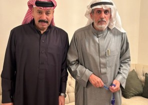 الباحث مبارك الزبني يزور الفنان خالد السلامة في ديوانه الخاص بحائل للاطمئنان على صحته