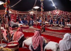 سمو ولي العهد يستقبل عضو مجلس الشيوخ الأمريكي رئيس لجنة الاستخبارات وأعضاء اللجنة