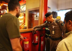 الدفاع المدني بمنطقة المدينة المنورة يواصل جولات السلامة في الفنادق والمجمعات التجارية