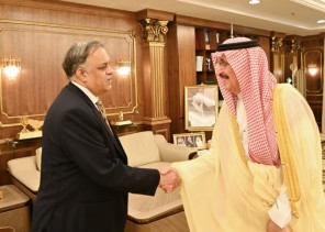 أمير منطقة جازان يستقبل السفير الهندي