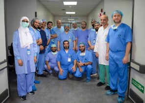 زراعة جهاز تحفيز عصبي ينهي معاناة خمسيني من شلل الرعاش بمدينة الملك عبدالله الطبية