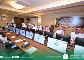 أمين العاصمة المقدسة ووكيل وزارة الشؤون البلدية والقروية والإسكان للمراجعة الداخلية يُناقشان مجالات المراجعة الداخلية والنُضج المؤسسي