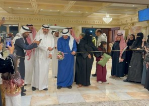 مدير عام فرع وزارة الموارد البشرية والتنمية الاجتماعية يفتتح معرض ” رزّة ” بالدمام