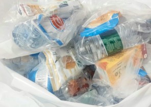 مركز حي المسفلة بالتعاون مع جمعية البر بالكامل يوزعون 3000 وجبة جافة