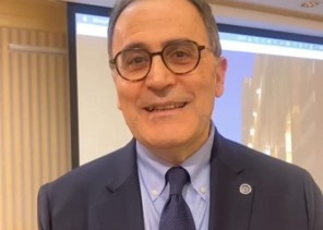 وفد الجامعة الأمريكية بالقاهرة يزور جدة ويلتقي الخريجين القدامى