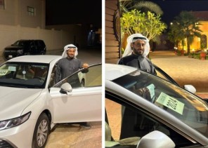 هدايا سيارات ومبالغ مالية وخاتم ألماس .. الوليد بن طلال يهدي لـ”العنزي” سيارة ومبلغ مالي بعد إنقاذه لطفل الخرج وتضحيته بسيارته