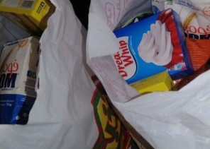 “فريق بصمة الشمال التطوعي” يوزع سلات رمضانية على الأسر الأكثر حاجة في عرعر