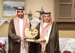 وزير الموارد البشرية يلتقي مع رجال الأعمال في “غرفة مكة”