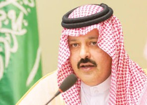 أمير منطقة حائل يزور الفعاليات المصاحبة لجادة الإبل في حائل