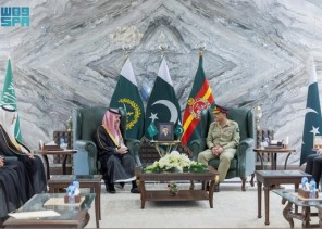 سمو وزير الخارجية ووفد المملكة رفيع المستوى يلتقون برئيس أركان الجيش الباكستاني