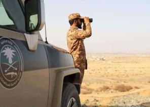 دوريات الإدارة العامة للمجاهدين بمنطقة جازان تحبط تهريب 128 كيلوجرامًا من نبات القات المخدر