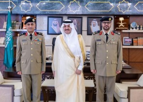أمير المنطقة الشرقية يقلد  قائد قوة أمن المنشآت برأس تنورة رتبته الجديدة