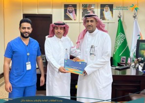 مركز التأهيل الشامل بحائل يسلّم تقرير الربع الأول للعام 2024 لمدير عام فرع الوزارة