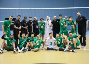 طائرة الأخضر لنهائيات أسيا بالعلامة الكاملة