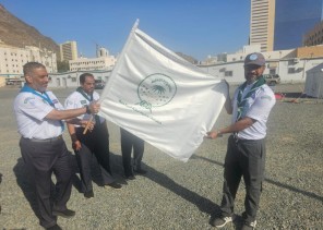 المحمادي تسلم بيرق التميز.. استمرار فعاليات المخيم الكشفي بتعليم مكة