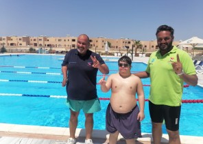 الغردقة نقطة انطلاق السباحين نحو عبور بحر المانش