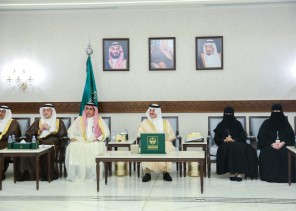 أمير الشرقية يكرم الطلاب والطالبات المتميزين في جائزة (منافس) الوطنية