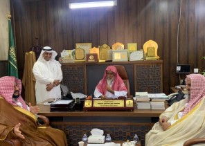 فضيلة مفوض الافتاء بمنطقة جازان  يستقبل في مكتبه بجازان مدير عام فرع الشؤون الاسلامية بمنطقة جازان ومرافقيه