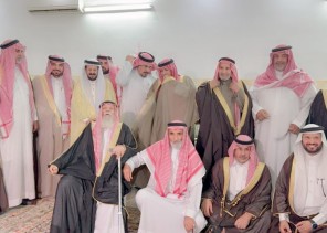 لــ” تجسيد  أواصر الترابط الحقيقي..  معرف قرية المحنا “عتيق مسفر الشويلعي يستضيف وفد من شيوخ قبائل عتيبة والقبائل الأخرى في ديوانه الخاص «بقرية المحنا » جنوب حائل