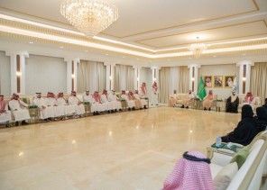 الأمير متعب بن مشعل يستقبل أعضاء لجنة جائزة أمير منطقة الجوف وحرمه وأوائل الفائزين والفائزات في المسابقة