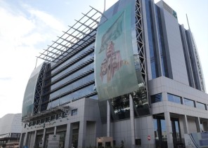 خزنوا ما يزيد على 55 طنًا من لحوم الدجاج مجهولة المصدر.. النيابة العامة تطالب بعقوبات مشددة على 3 وافدين متهمين بالغش في منتجات غذائية