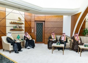 أمير الشرقية يستقبل المدير الإقليمي لبنك التنمية الاجتماعية في المنطقة