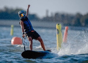 انطلاق بطولة موسم جدة الدولية للموتوسيرف بكورنيش أبحر