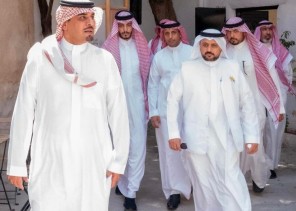 بمرافقة مدير إدارة التوطين بالرياض “نواف بن فرحان الرشيدي” .. محافظ الدرعية الأمير “فهد بن سعد بن عبدالله بن تركي” يقوم بجولة تفقدية لحي سمحان